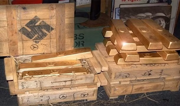 Max Heiliger là một cái tên giả của cơ quan SS dùng để tạo một tài khoản ngân hàng để gửi vàng, tiền và đồ trang sức mà phát xít Đức lấy của người Do Thái ở châu Âu.