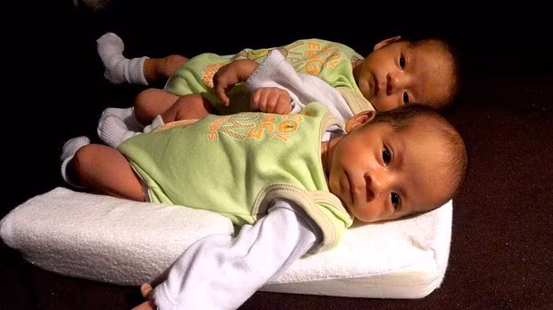 Ở miền Nam Sudan, bộ tộc Neur tin rằng, hôn nhân chỉ hoàn chỉnh khi người phụ nữ sinh cho chồng hai người con. Nếu người vợ không làm được điều đó thì người chồng có thể tìm kiếm bỏ vợ.