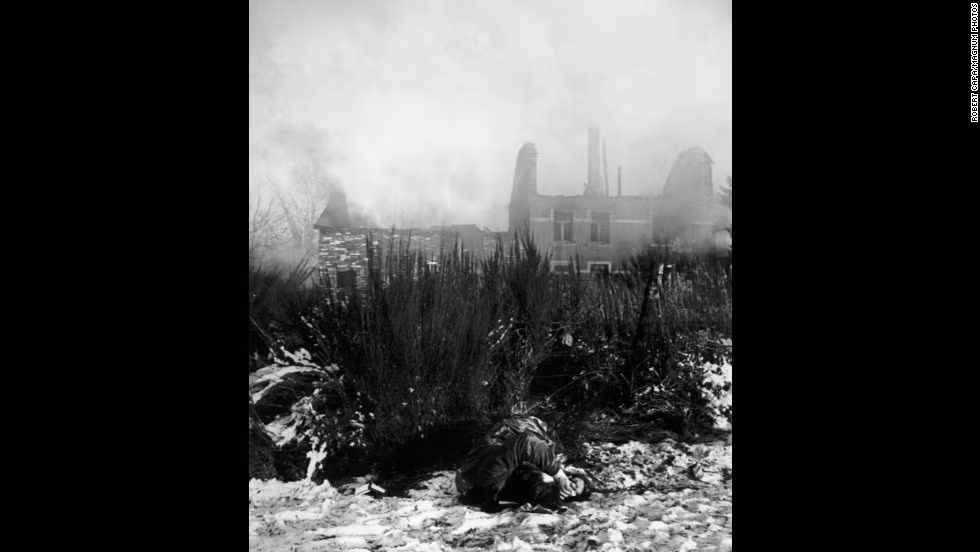 Kết thúc trận chiến Bulge, hơn 100.000 lính Đức và 67.000 lính Mỹ tử vong.