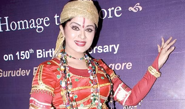 Mặc dù bị mất một chân trong một tai nạn xe hơi năm 1981 nhưng Sudha Chandran vẫn đầy nghị lực, vươn lên trở thành nữ vũ công và diễn viên Bollywood nổi tiếng.