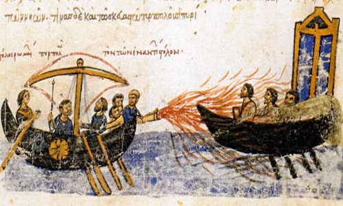 Súng phun lửa. Nhiều người cho rằng súng phun lửa lần đầu được sử dụng trên chiến trường hồi Chiến tranh thế giới 1. Tuy nhiên, trên thực tế, Đế chế Byzantine đã chế tạo loại súng phun lửa đầu tiên trên thế giới và sử dụng nó trong cuộc chiến bảo vệ lãnh thổ khỏi cuộc xâm lược của kẻ thù hồi thế kỷ 7 - 8.