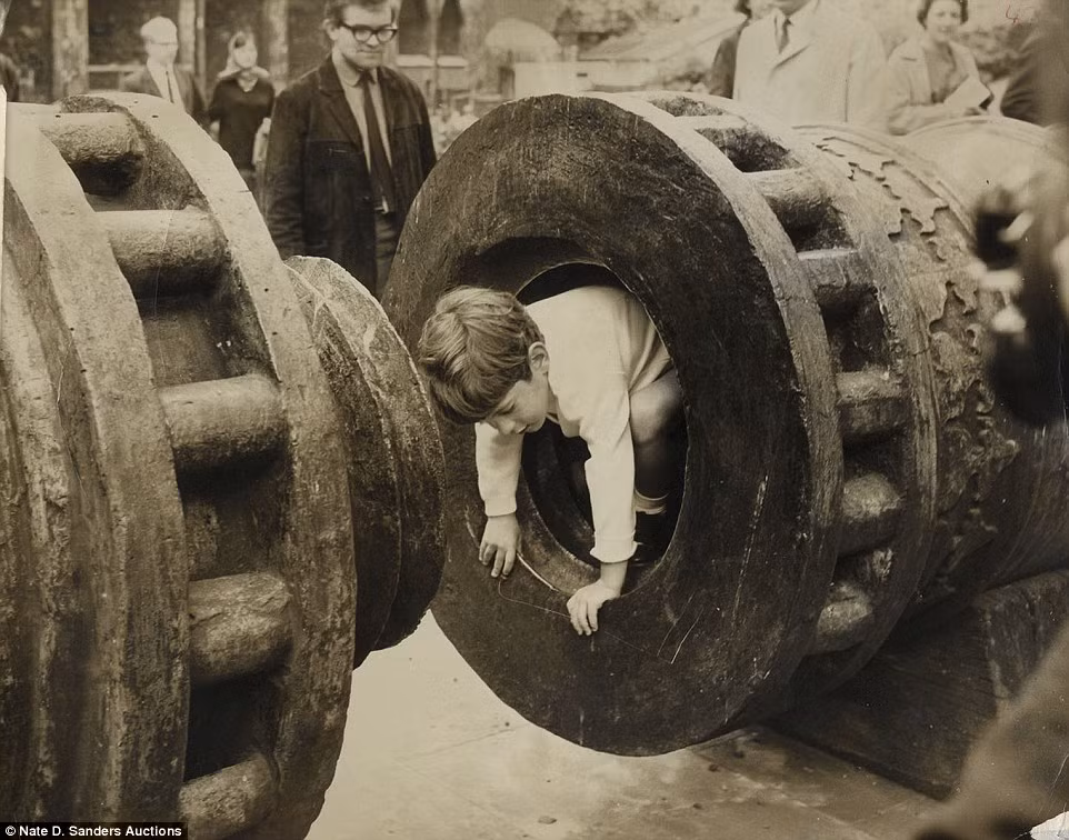 Khi còn nhỏ, John F. Kennedy Jr rất nghịch ngợm, hiếu động.