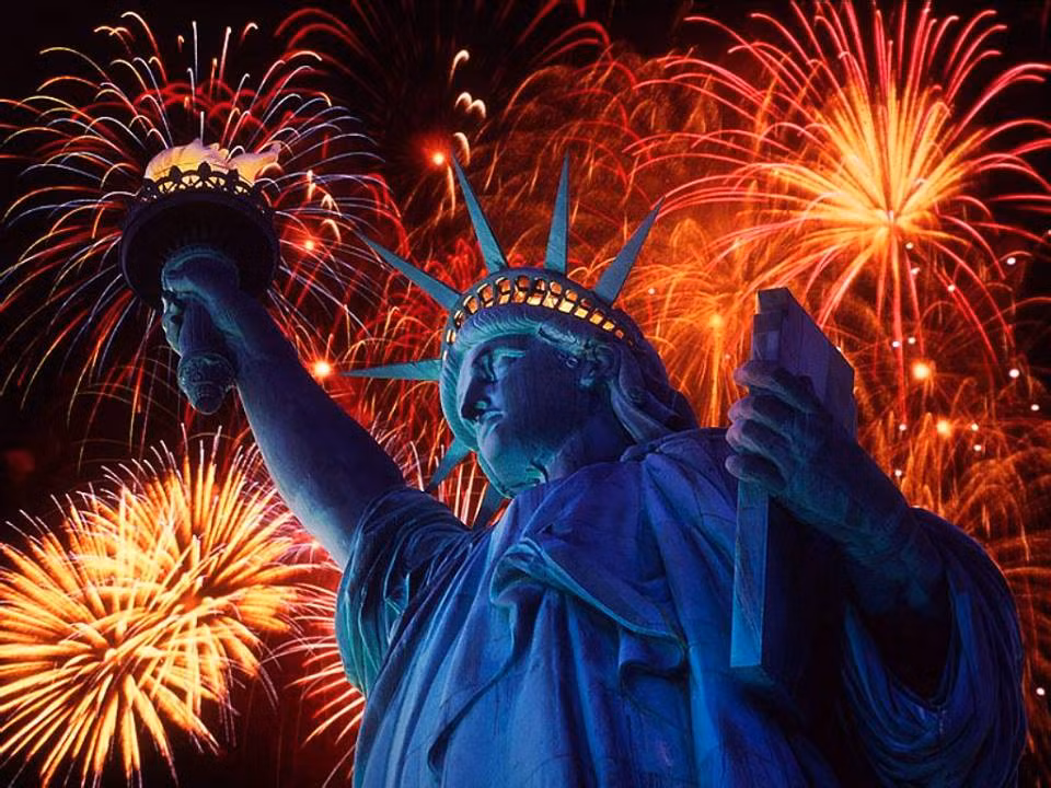 Bản sao tượng Nữ thần Tự Do có mặt ở một số nước như Pakistan, Malaysia, Đài Loan, Brazil và Trung Quốc.