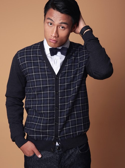 Gương mặt góc cạnh, biểu đạt linh hoạt nhiều cảm xúc, anh mang đến cho bộ ảnh sự mới mẻ.