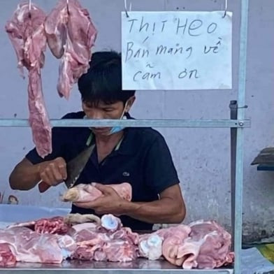 Netizen đọc xong bảng thông báo này ắt hẳn sẽ phải dừng lại vài giây để suy nghĩ.