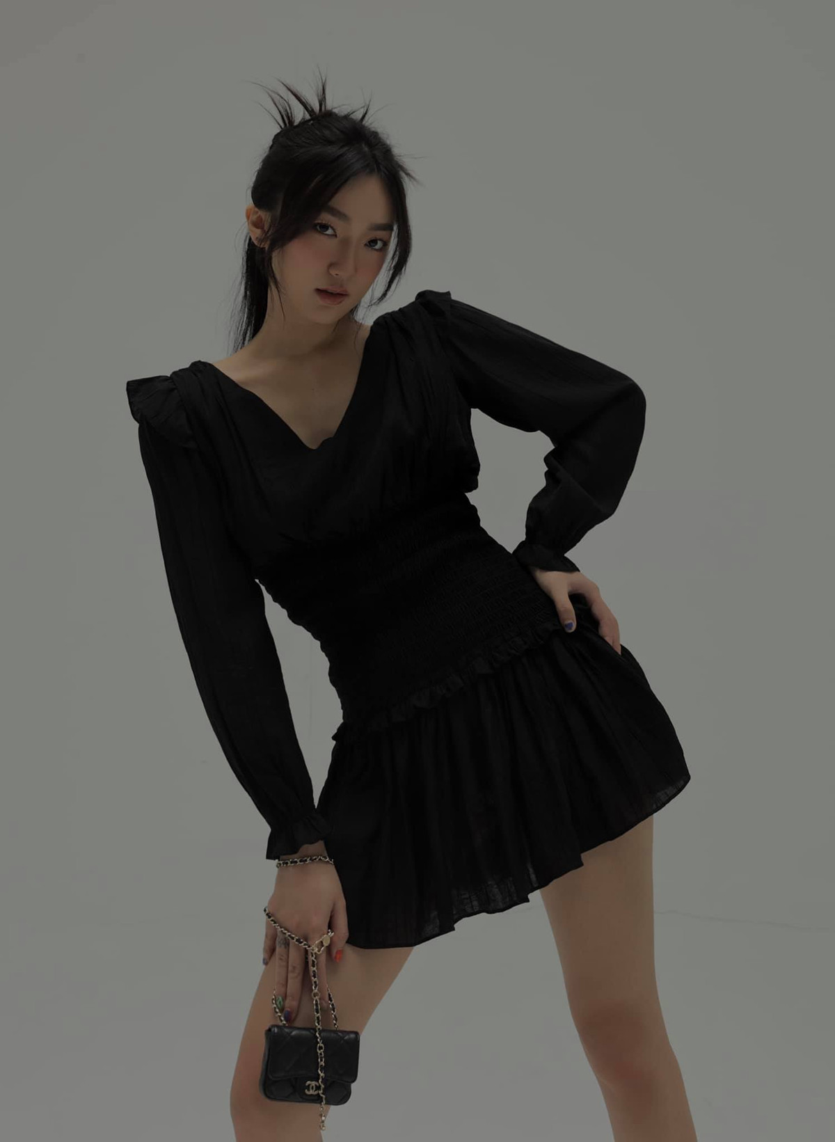 Sau này, cô nàng đã công khai việc hạ xương gò má để có 1 khuôn mặt hài hoà hơn.