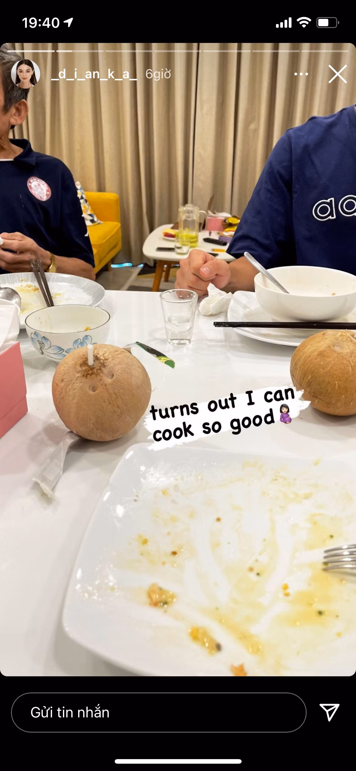 Dianka cũng không quên khoe bữa cơm với bố của bạn trai lên trang cá nhân.