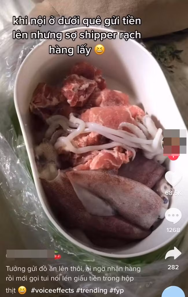 Điều khiến ai xem đoạn clip này đều phải chú ý theo dõi là khi cô gái chia sẻ rằng bà nội còn giấu thêm một ít tiền ở ngay trên nắp nộp mà không hề bị ai phát hiện.