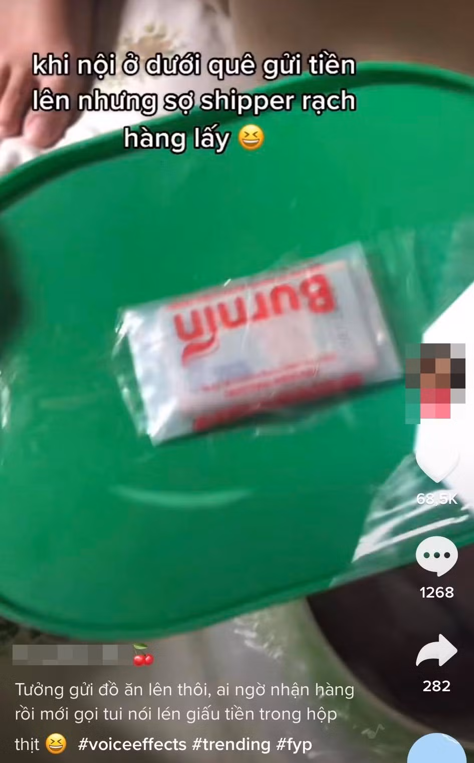 Cách "giấu" tiền bá đạo từ người bà khiến cô gái bất ngờ và không ngừng cười lớn. Cư dân mạng cũng vô cùng thích thú với cách gửi đồ đặc biệt này đến từ bà nội cô gái.