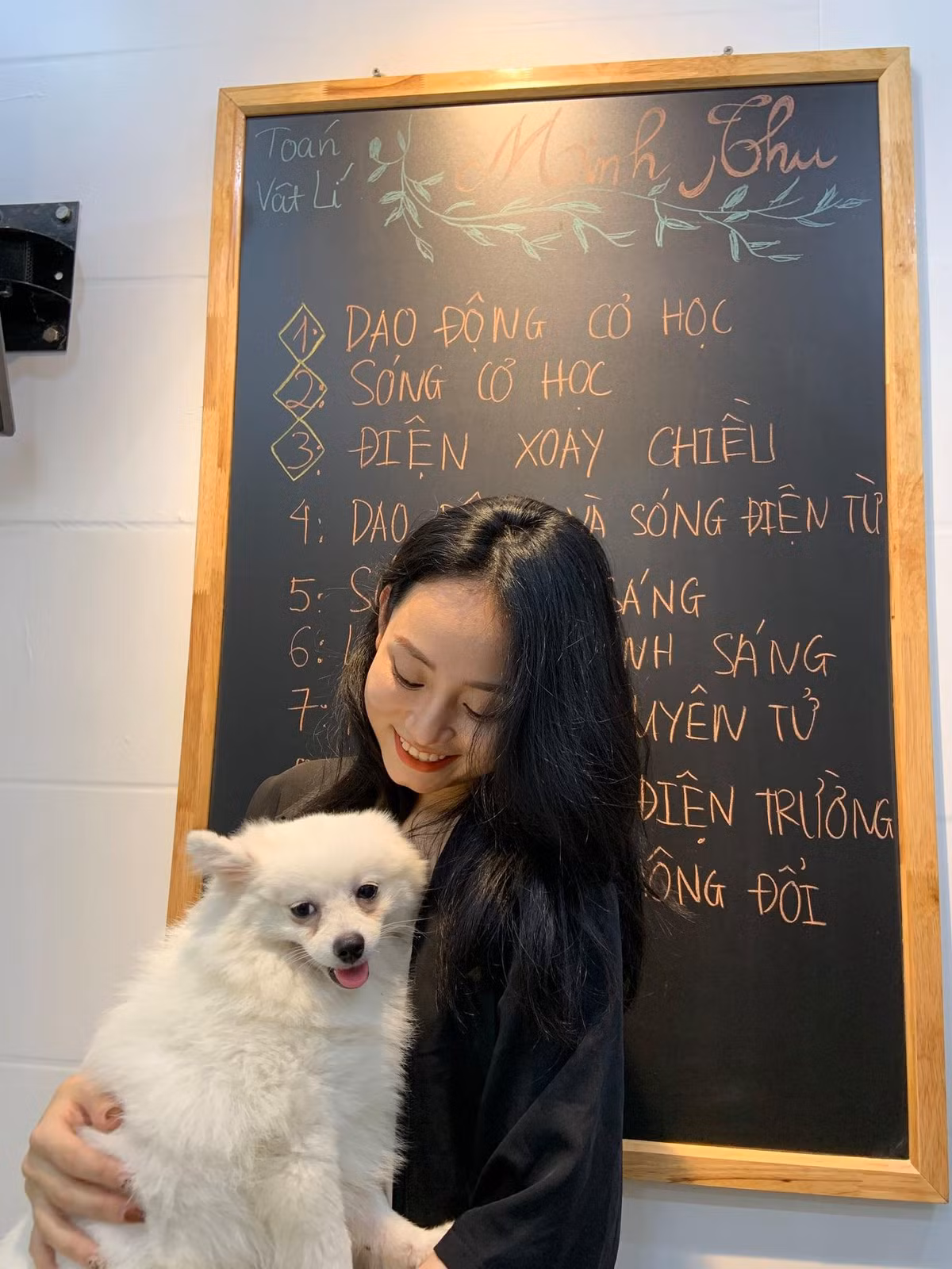 Những buổi livestream dạy học Vật lý của Minh Thu thu hút hàng chục ngàn lượt xem cùng lúc.