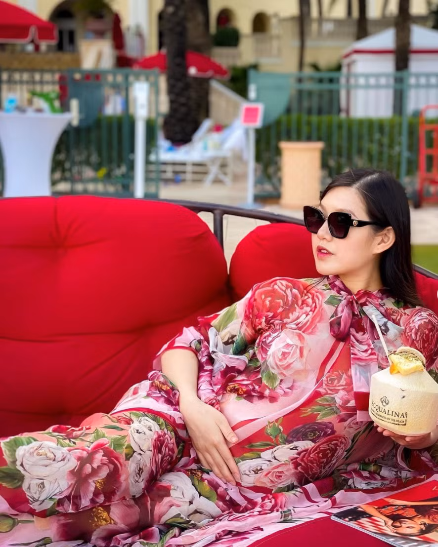 Tốt nghiệp một trường đại học có tiếng tại Singapore chuyên ngày tài chính, Tiểu Giang sang Mỹ định cư và kinh doanh các sản phẩm làm đẹp, thực phẩm chức năng với mức thu nhập cao ngất trời, khoảng 10 nghìn USD/tháng (hơn 200 triệu đồng). Ảnh: IGNV