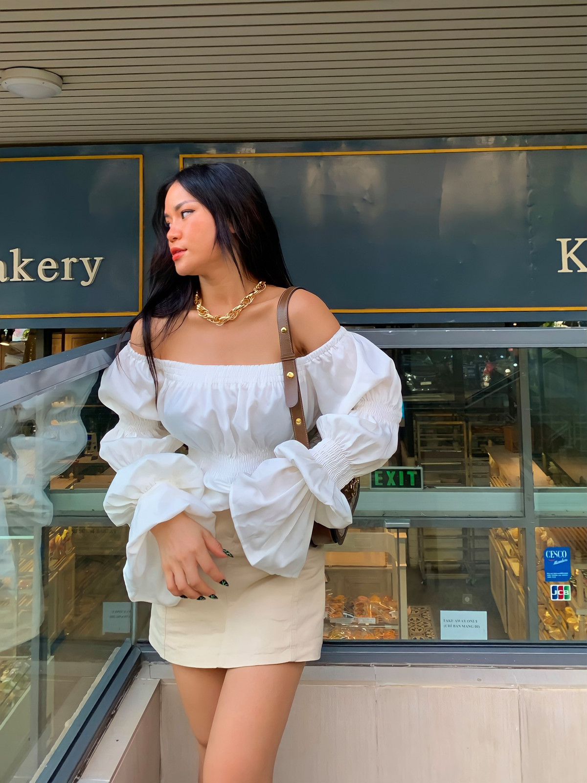 Hot girl Đắk Lắk được nhận xét là sở hữu vẻ đẹp lạ nên càng trở nên đặc biệt giữa "rừng hot girl" hiện nay.