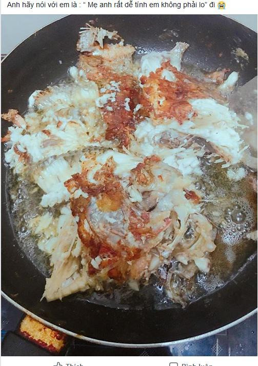 Nhìn chảo cá rán nát nhừ như tương, thịt đường thịt xương đường xương khiến ai nấy đều không khỏi thở dài.