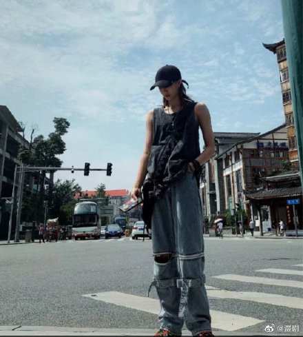 Những hình ảnh như hot girl của nữ VĐV xinh đẹp này được truyền tải trên mạng, nhanh chóng được netizen hết sức trầm trồ và chia sẻ với tốc độ chóng mặt.