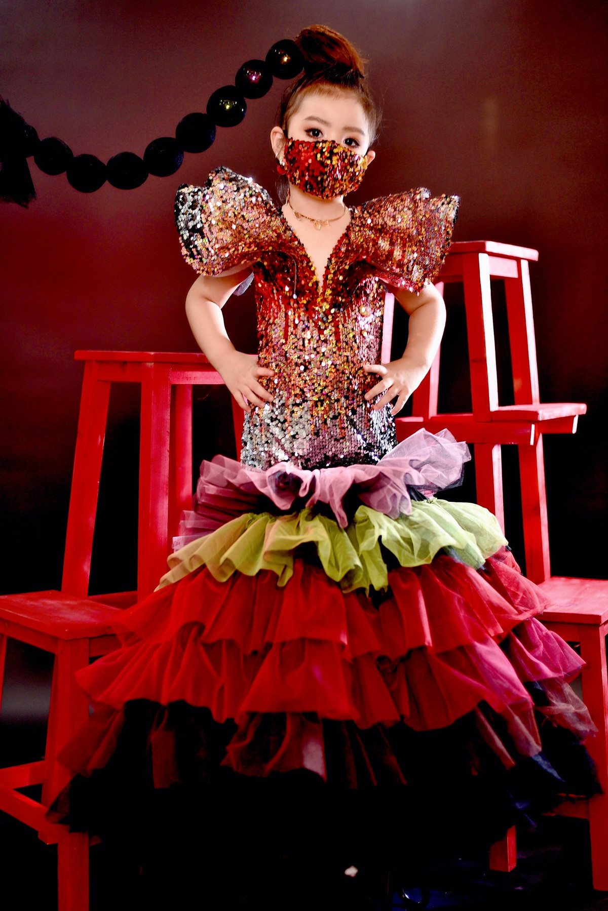 Cherry còn thường xuyên được mời xuất hiện trong các vị trí quan trọng khi trình làng các BST mới của các nhà mốt Việt.