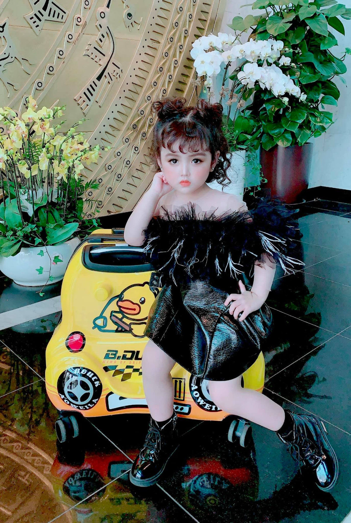 Không những thế cô bé còn đắt show quảng cáo của các nhãn hàng, quay TVC, Viral, chụp hình lookbook…