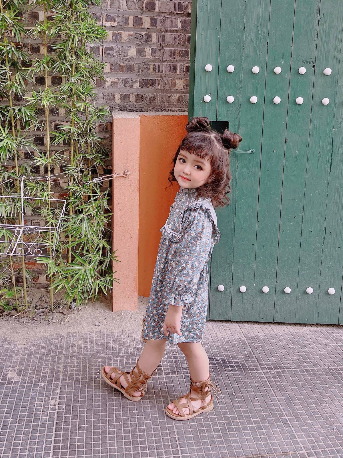 Mỗi bức ảnh thời trang của cô bé 4 tuổi luôn gây ấn tượng với cư dân mạng bởi thần thái cực tốt. Ảnh: Tổng hợp