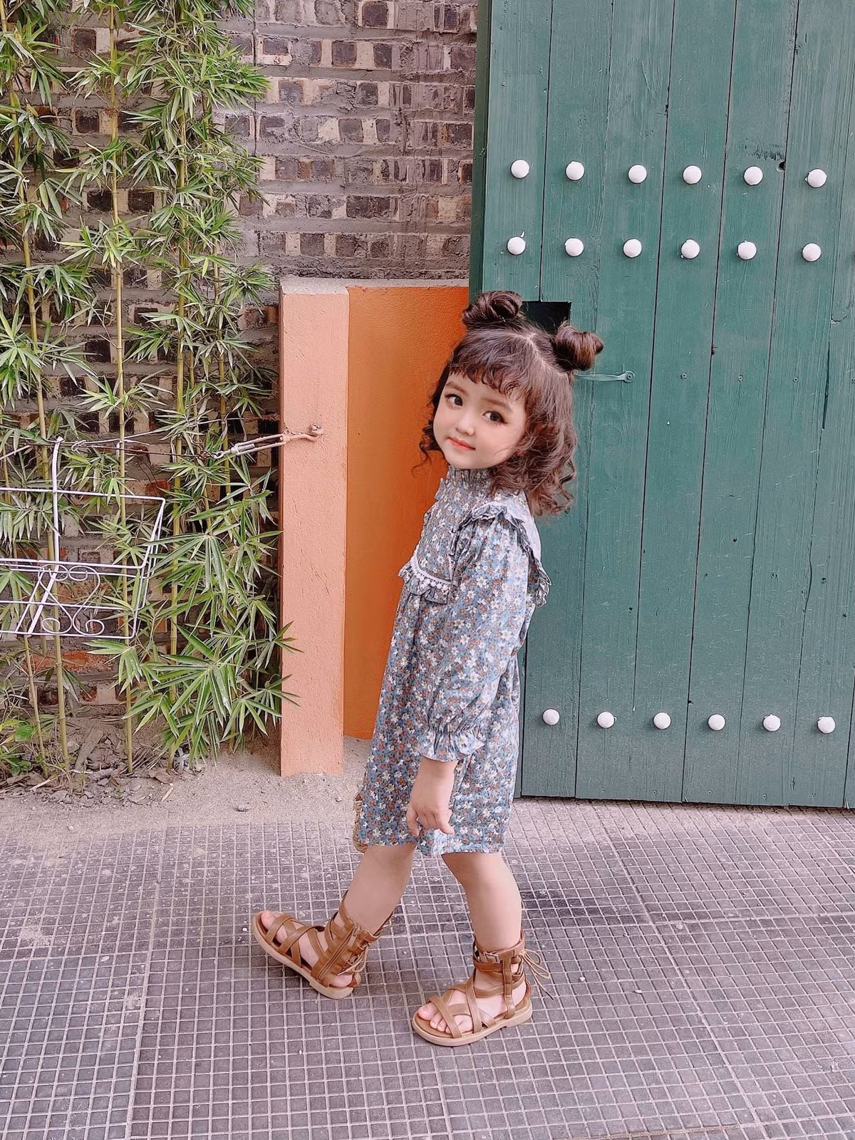 Mỗi bức ảnh thời trang của cô bé 4 tuổi luôn gây ấn tượng với cư dân mạng bởi thần thái cực tốt. Ảnh: Tổng hợp