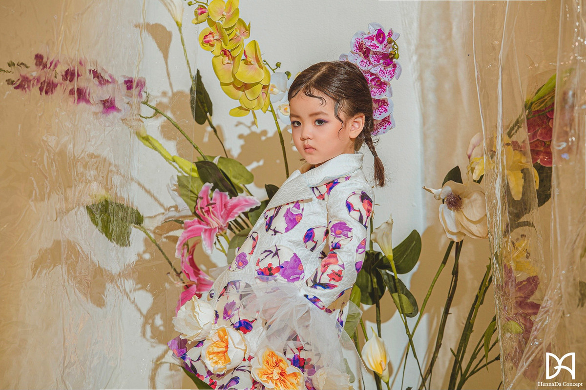 Bé An Nhiên đã có kinh nghiệm 2 năm trong làng mẫu nhí nhưng hiện tại cô bé mới 4 tuổi.