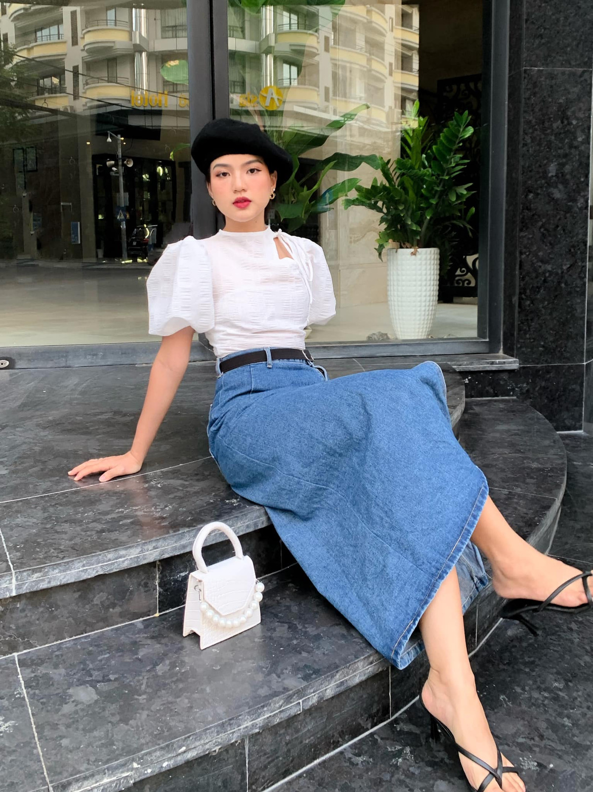 Loạt hình ảnh mới đây Mẫn Nghi đăng tải khiến cư dân mạng không thể rời mắt vì cách tạo dáng quá "xịn xò".