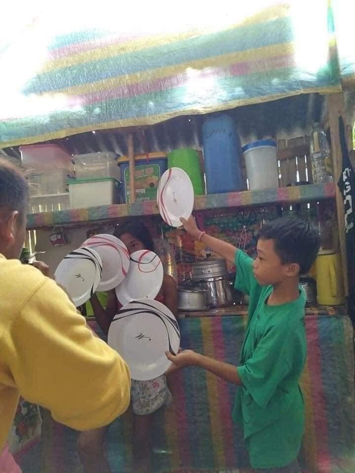 Thậm chí, nhiều người còn lầm tưởng đây là các bức ảnh được chụp trong studio với những máy móc hiện đại.