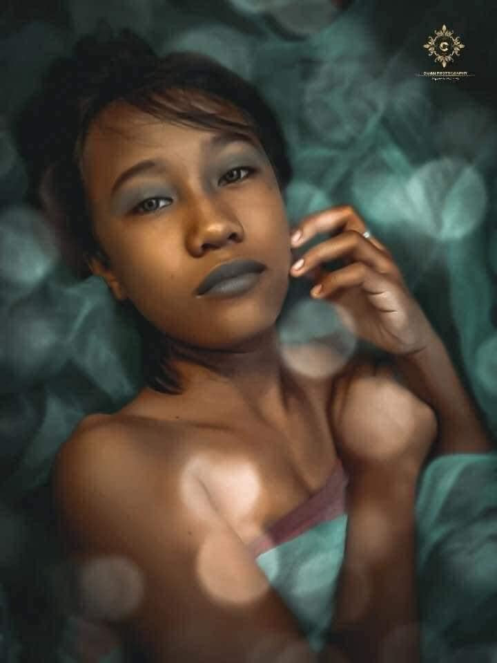 Chỉ với chiếc điện thoại smartphone, một chàng trai chụp ảnh có tâm là đã biến hóa hàng loạt khoảnh khắc tưởng chừng bình thường trở nên không hề tầm thường.