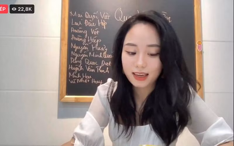 Trước khi nổi tiếng nhờ dạy học livestream trên MXH, Minh Thu từng tham gia giảng dạy ở một trường quốc tế.