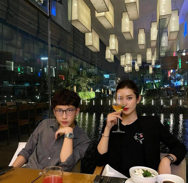 Không còn là cậu bé bụ bẫm, đáng yêu ngày nào, giờ đây Việt Anh đã trưởng thành hơn, ngoại hình "lột xác" hơn nhiều khiến hội chị em "đổ đứ đừ". Ảnh: Tổng hợp