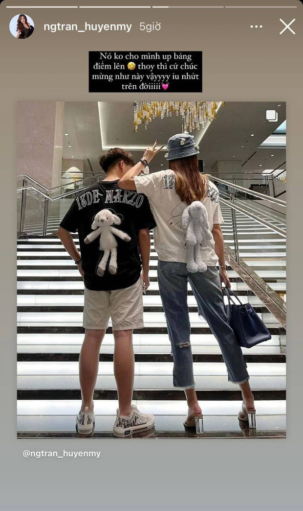 Mới đây, Á hậu Huyền My có chia sẻ gây chú ý trên mạng xã hội: "Nó không cho mình đăng bảng điểm lên. Thôi thì mình cứ chúc mừng như vậy. Yêu nhất trên đời".