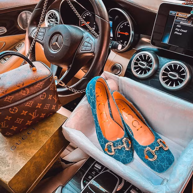 Từ những bài đăng kèm triết lý làm giàu, hình ảnh hàng hiệu chất đống,...netizen đặc biệt gọi những cô gái đó là "hot girl tài chính".