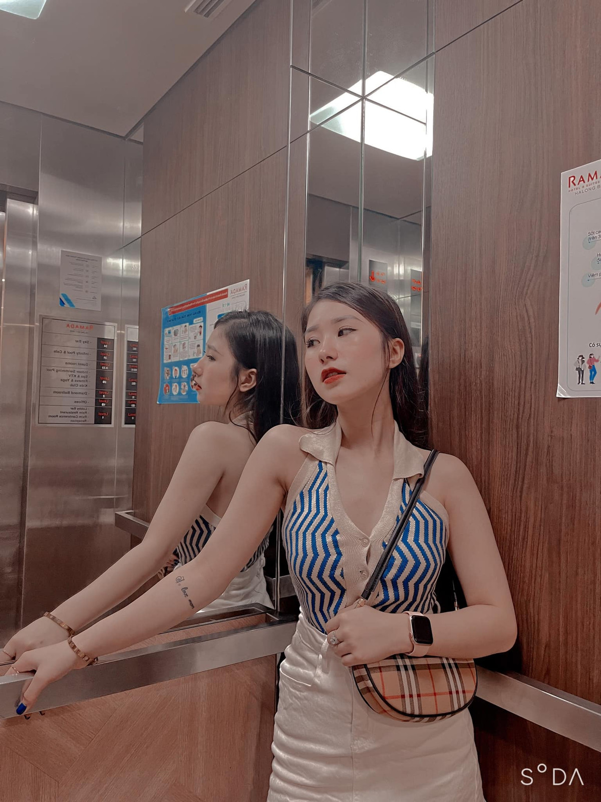 Phong cách thời trang của Thủy Tiên luôn biến hoá đa dạng, lúc thì phong cách nhẹ nhàng, nhưng đôi lúc cô nàng lại lựa chọn những chiếc váy ngọt ngào, gợi cảm. Ảnh: FBNV