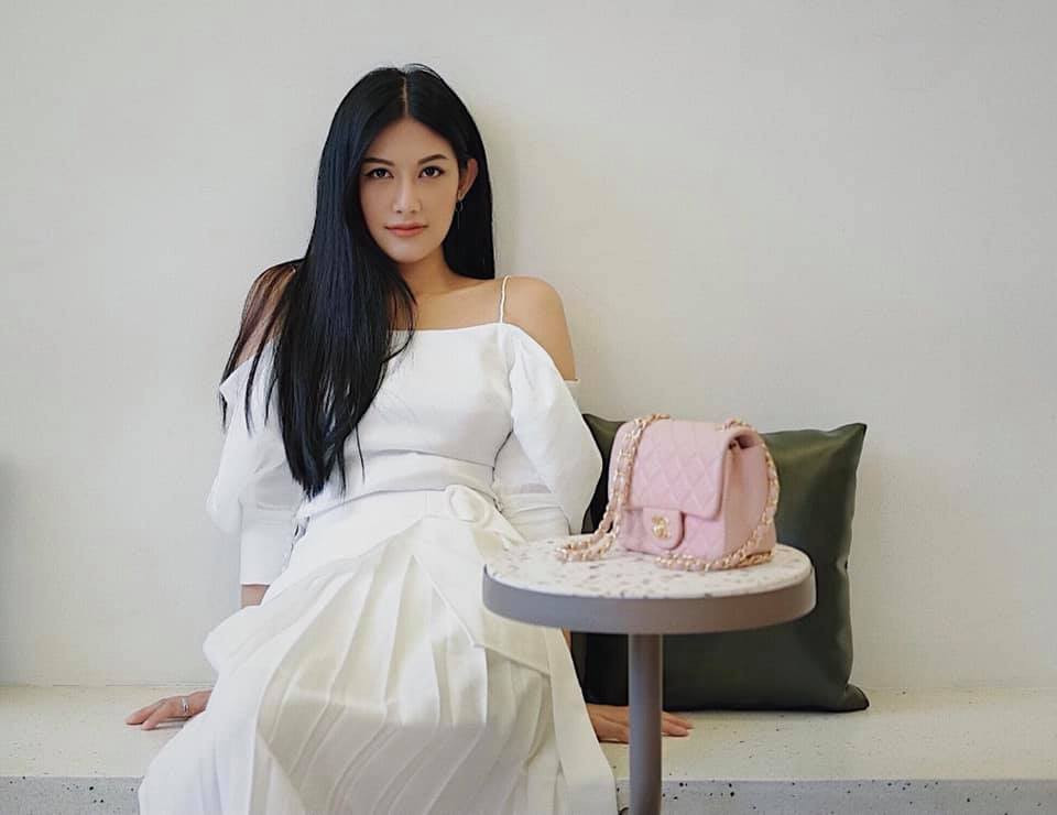 Cô còn làm MC cho một chương trình thiện nguyện của kênh truyền hình HTV9. Ảnh: FBNV