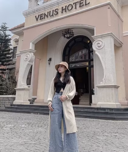 Hiện tại, lượng người theo dõi của Cô giáo Vật lý Minh Thu đang tăng chóng mặt, chỉ trong chưa đầy một ngày đã tăng tới hơn 300.000 người.