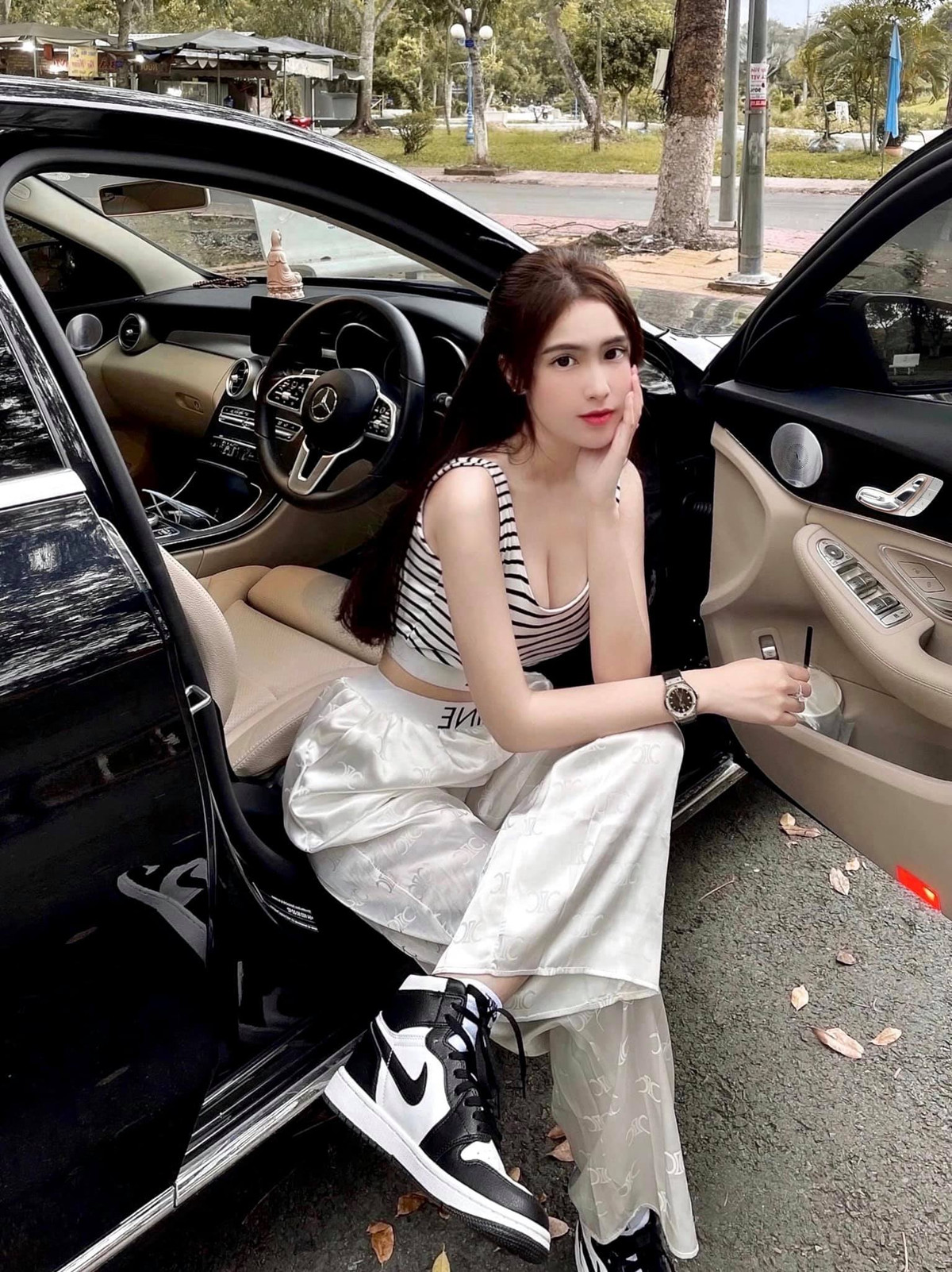 Đoan Nghi được đánh giá là ngày càng gợi cảm và trưởng thành hơn từ khi nổi tiếng cách đây 3 năm.