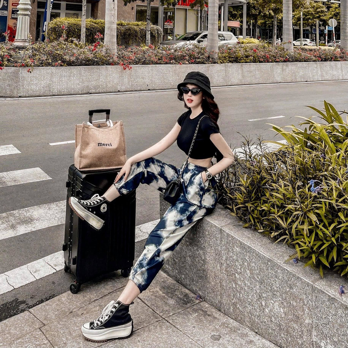 Cô nàng ăn mặc táo bạo hơn, khoe ba vòng đẹp như tượng tạc.