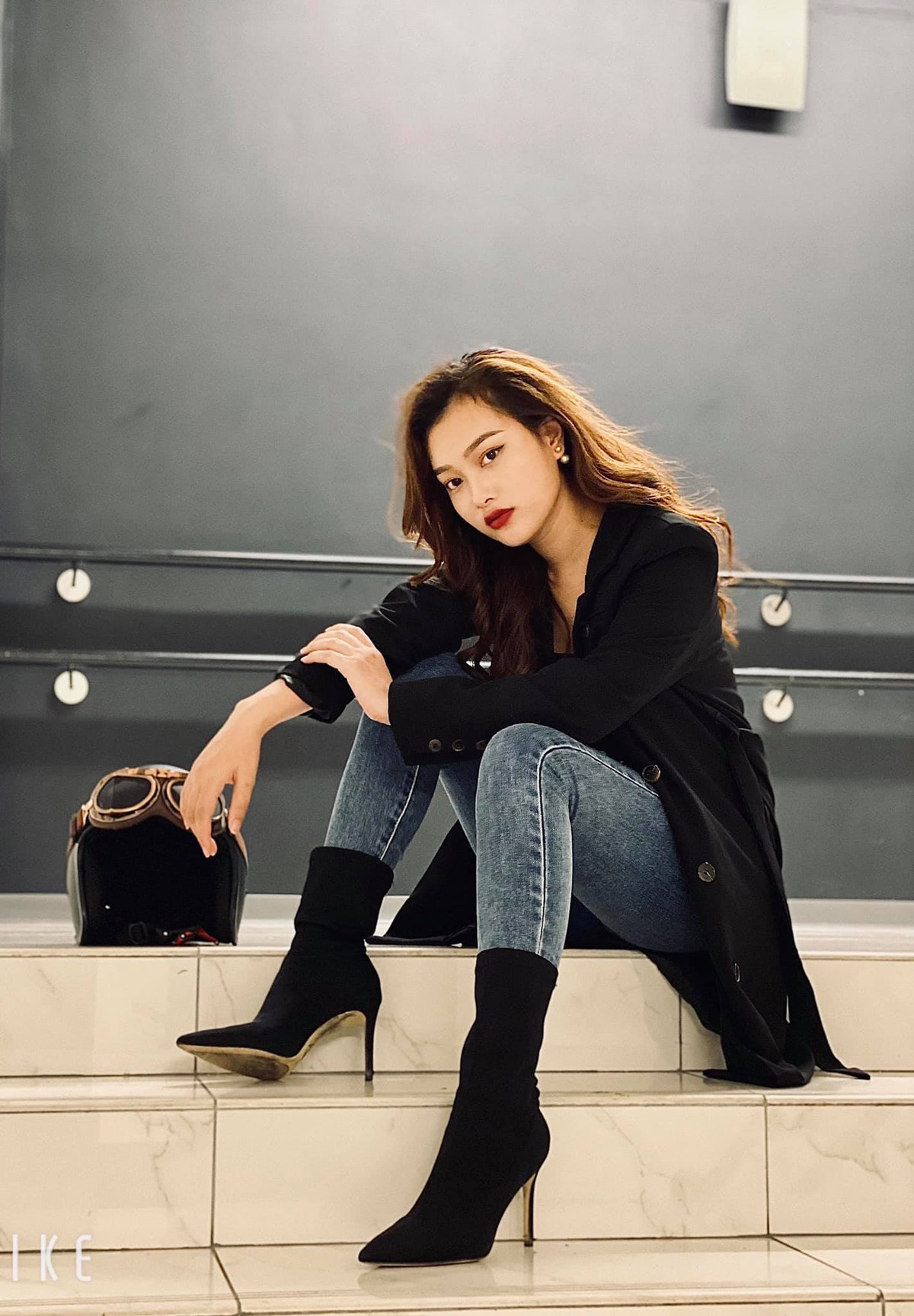 Hải Âu có thói quen đọc sách về Phật pháp như là một cách để trau dồi quan điểm sống và phong cách sống. Ảnh: FBNV