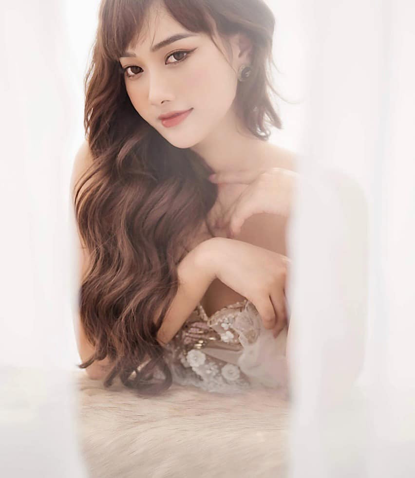 Được biết, Hải Âu hiện tại đang là một MC chuyên dẫn mảng tin chính sự thế giới và là diễn viên, mẫu ảnh tự do.