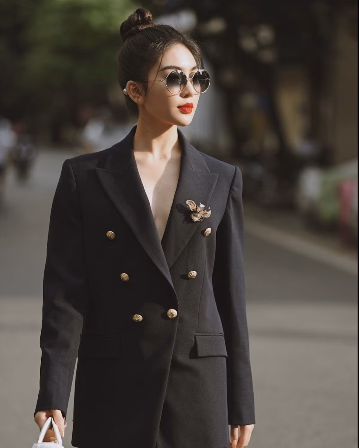 Linh từng là sinh viên ĐH Văn hóa Nghệ thuật Quân đội và đang làm người mẫu ảnh, KOL.