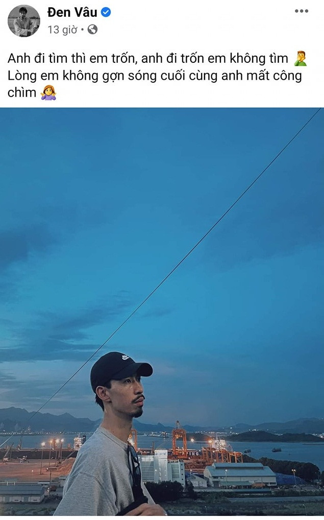Cụ thể, trước ngày diễn ra ngày thi đầu tiên, Đen Vâu đã đã bâng quơ thả nhẹ chút cảm xúc dựa trên lyrics bài hát Trốn Tìm mà mình vừa cho ra mắt. Anh viết: "Anh đi tìm thì em trốn, anh đi trốn em không tìm. Lòng em không gợn sóng cuối cùng anh mất công chìm".