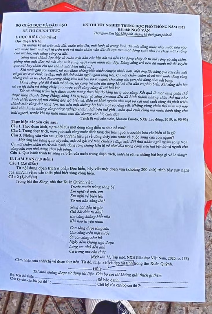 Sáng ngày 7/7, kỳ thi tốt nghiệp THPT Quốc gia 2021 đã chính thức bắt đầu với môn thi đầu tiên là Ngữ văn. Và để không phụ lòng sĩ tử, nhiều "thánh đoán đề" đã "tiên tri" trúng phóc tác phẩm Sóng của nhà thơ Xuân Quỳnh trong kỳ thi tốt nghiệp năm nay.