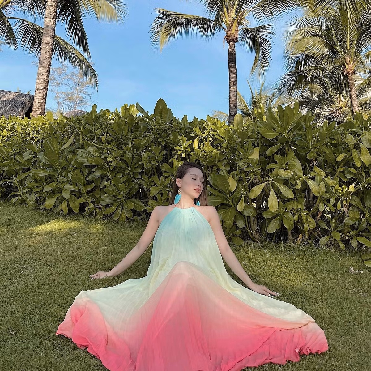 Cô nàng thậm chí còn gợi cảm và quyến rũ hơn xưa, mỗi hình ảnh mà cô đăng tải nhận về hàng tá lời khen.