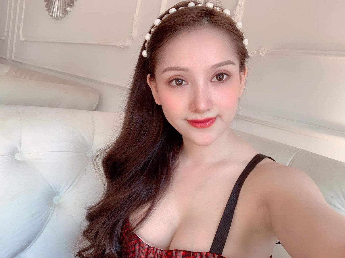 Vóc dáng của Bảo Trân cũng được đánh giá cao bởi vẻ thon gọn, nuột nà.