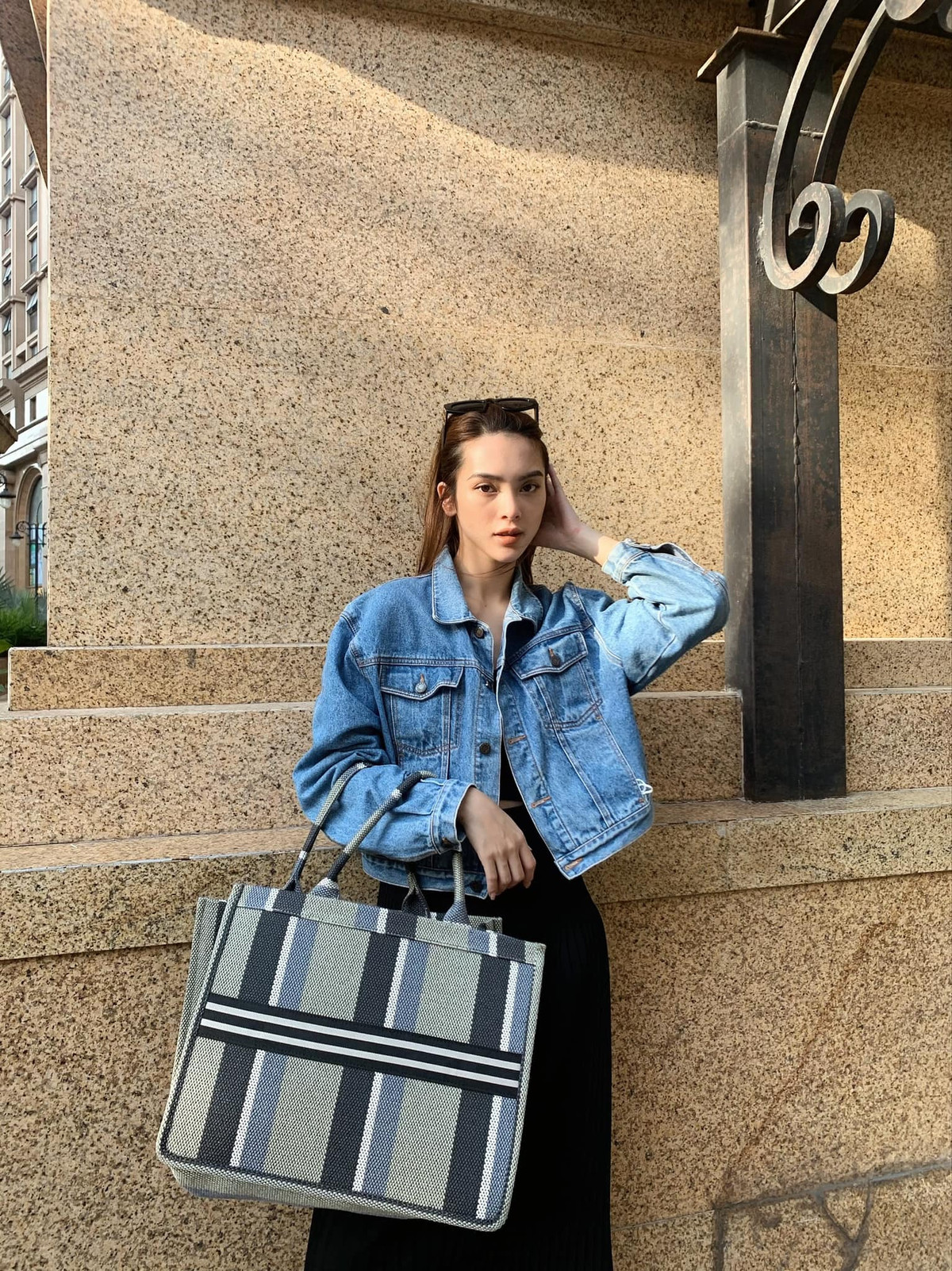 Bên cạnh những bình luận bênh vực, không ít người lại cho rằng Quỳnh Lương nên giữ ý giữ tứ khi chia sẻ trên MXH về những chuyện quá khứ.