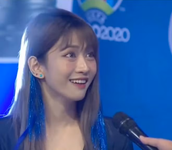 Cụ thể, trong chương trình phát sóng vào tối 13/6, Lê Bống xuất hiện trên truyền hình với vai trò khách mời của chương trình Nóng cùng Euro. Cô nàng được mời đại diện cho CĐV đội tuyển Pháp.