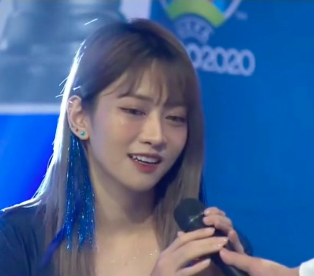 Hot girl Lê Bống lúc đó gây chú ý khi chia sẻ về tên cầu thủ của đội mà mình đại diện. Theo đó, khi đề cập đến Kante - ngôi sao của câu lạc bộ Chelsea, Lê Bống nói: "Kante vừa mới giúp đội tuyển của mình đoạt chức vô địch Cúp C1". Chia sẻ này vấp phải nhiều chỉ trích, cho rằng sai kiến thức bóng đá cơ bản.