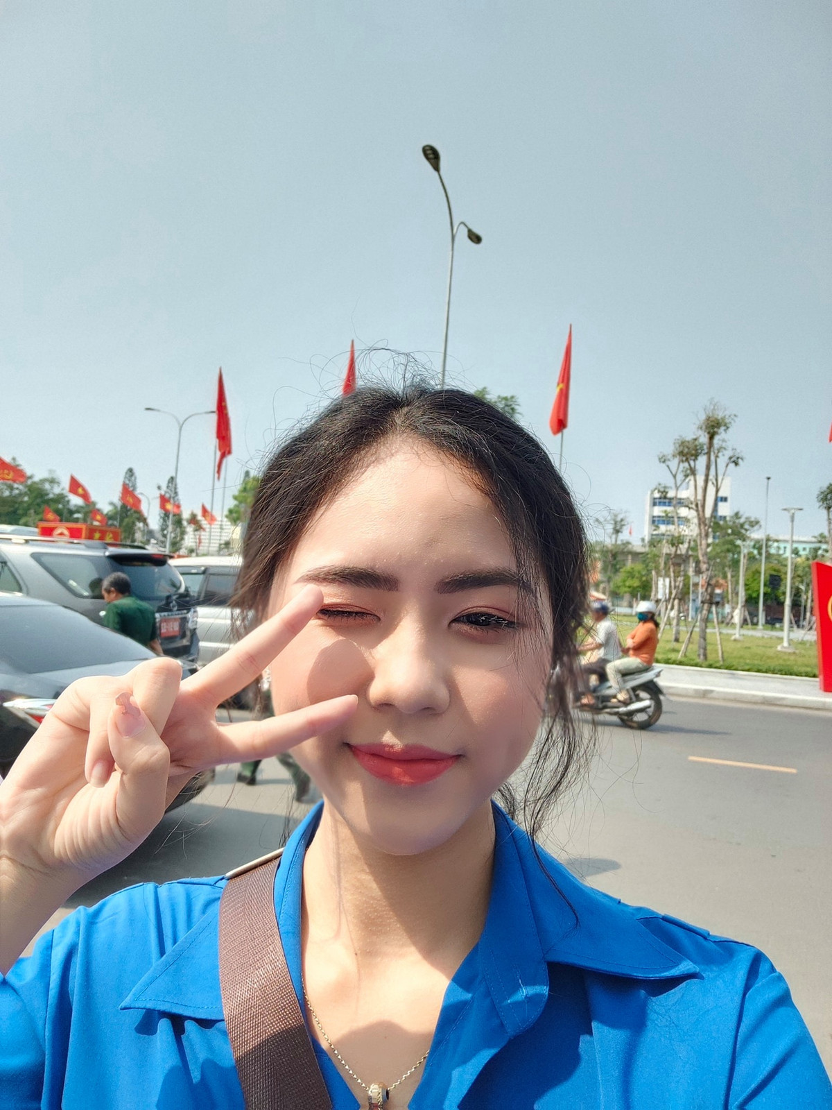 Không chỉ là Hoa khôi, Hồng Lam còn đạt nhiều thành tích đáng nể khác như: Danh hiệu Học sinh 3 tốt cấp Trung ương năm học 2018-2019, giải nhất cờ vua cấp trường, ...