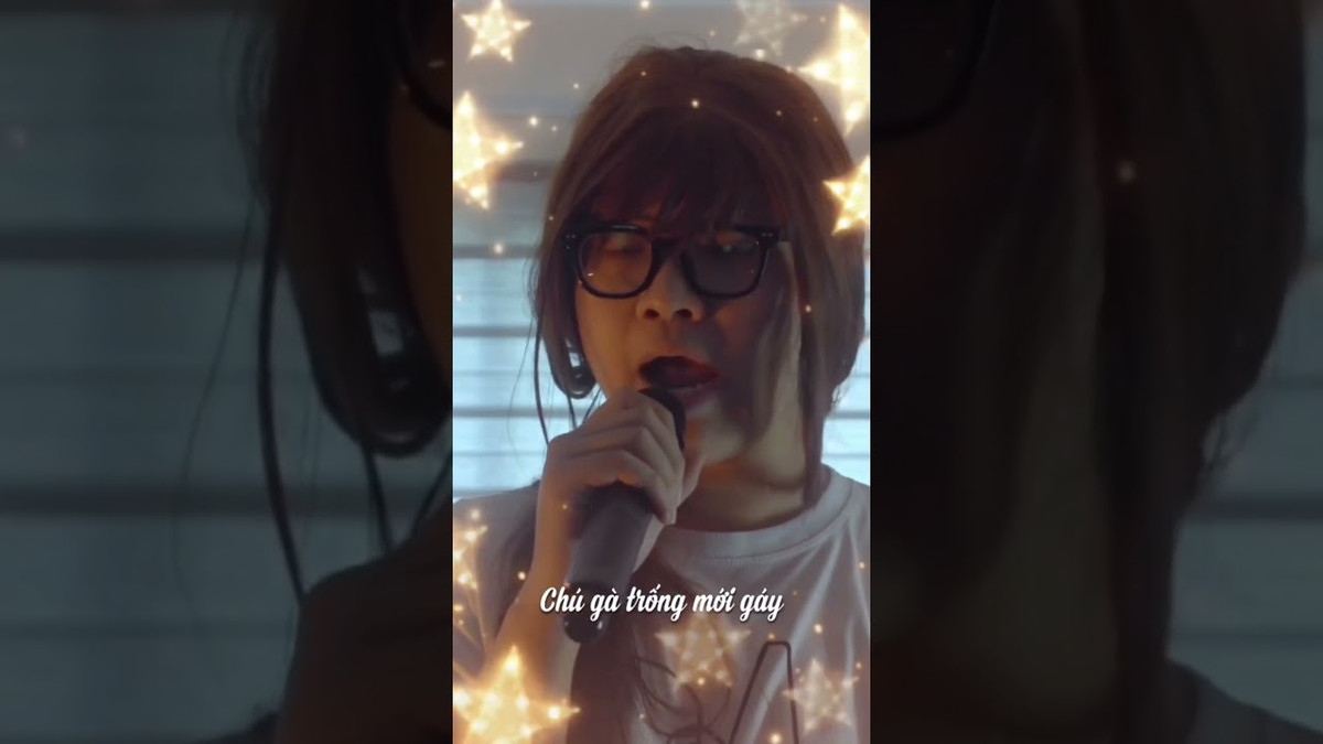 Tuy nhiên, bên cạnh đó nhiều cư dân mạng đã phản ứng cực kỳ gay gắt. Họ cho rằng, đây không phải sáng tạo mà đang làm mất đi tuổi thơ của bao người: "Các bạn trẻ ơi đây là bài hát dành cho thiếu nhi, các bạn đang làm mất tính trong sáng của nó rồi", "Nhạc thiếu nhi bản chất nó trong sáng lại đi thêm cái giai điệu thất tình vào, chán",...