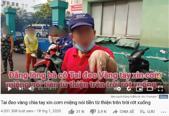 Tưởng hành động này được ca ngợi, thế nhưng đoạn clip Youtuber phát cơm từ thiện nhận về không ít ý kiến trái chiều từ netizen, nguyên nhân chủ yếu được cho là bởi thái độ và cách nói chuyện của anh chàng khi phát cơm từ thiện cho bà con vô cùng kỳ quặc.