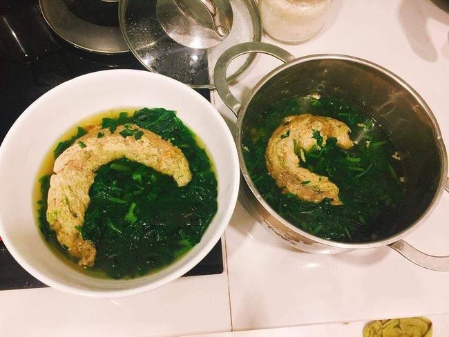 Món canh cua đồng nhưng với hình thù hơi phản cảm. Ảnh: Tổng hợp