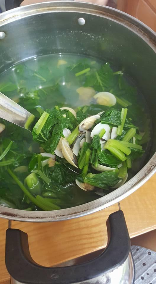 Trên đời có kiểu người cứ vào bếp tạo ra thảm họa, kể cả chế biến món đơn giản nhất như nấu, luộc rau cũng chẳng xong.